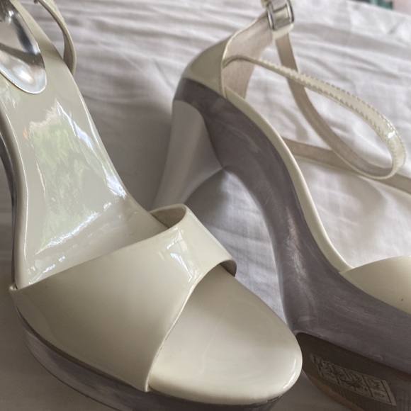 Michael Kors Size 8 patent leather Heels with straps and clear bottom - Picture 8 of 9